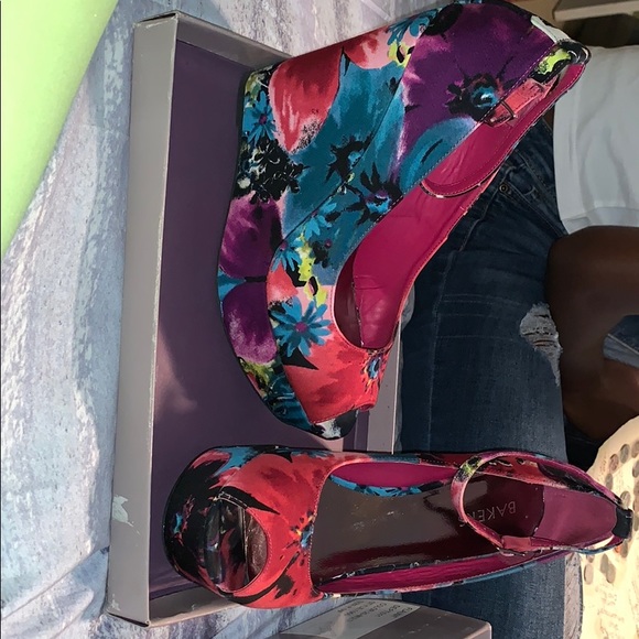 Wedges w/ Strap 8.5M - Picture 1 of 4